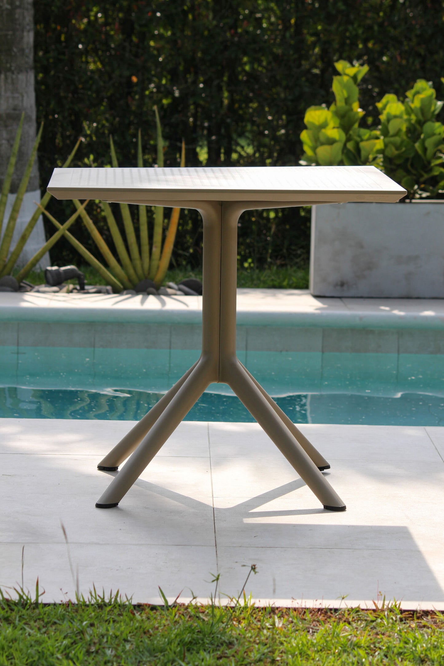 Mesa Comedor Cuadrada Luna
